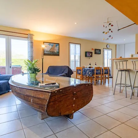Holiday home Chez Laurette By Interhome Saint-Laurent-sur-Mer